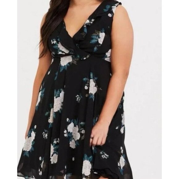 torrid Dresses & Skirts - Torrid Plus Size Black Floral Chiffon Skater Dress Sz 24 FLAW READ DESCRIPTION‎